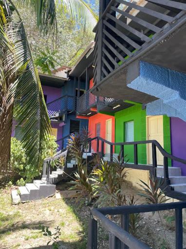 Airport Inn Roatan Exterior photo